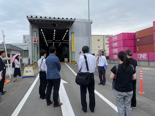 コンテナ検査センター見学